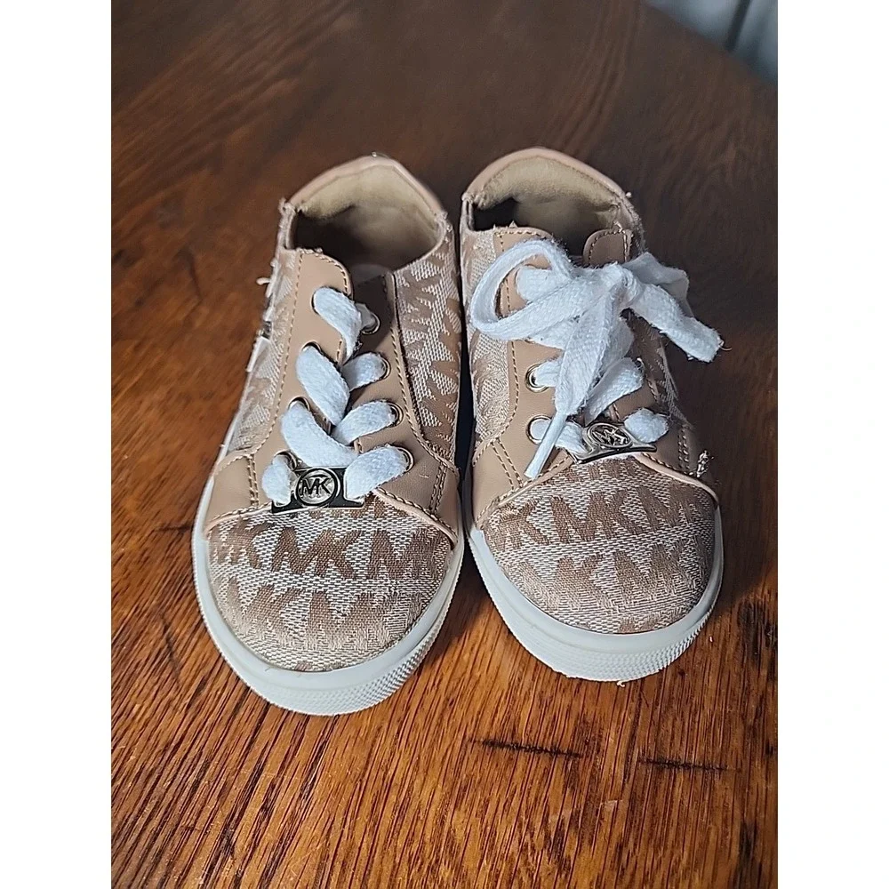 Oak 2T Tan Michael Kors Toddler/Children Shoes  Size 8 toddler